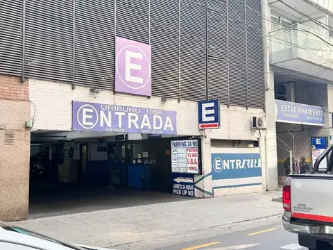Venta cochera cubierta en Barrio Norte