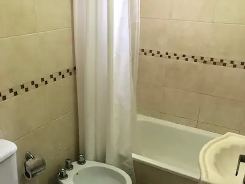 PH de 3 ambientes y patio en Banfield.