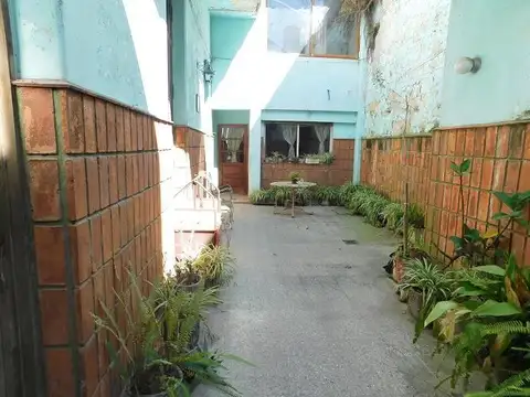 Depto Tipo Casa en Venta 100 años