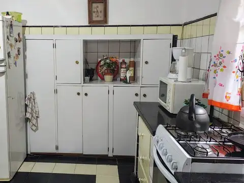 Venta de casa 2 dormitorios amplio patio Arguello