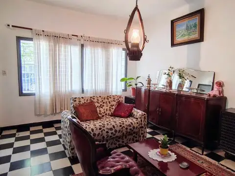 Casa 5 ambientes con 2 baños