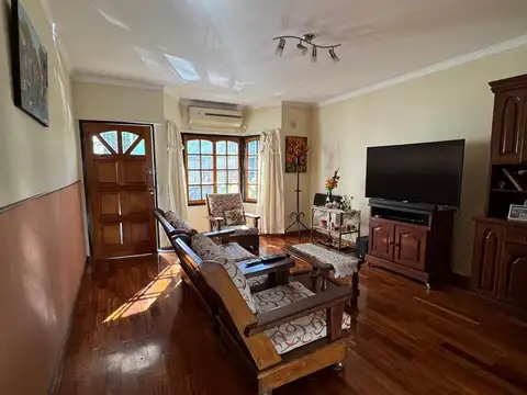 Depto Tipo Casa 4 ambientes con 3 baños