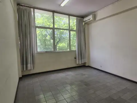 Oficina en Venta en Pilar Centro, USD 42.000