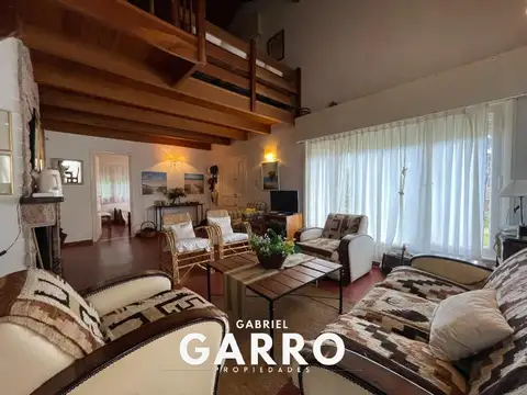 Casa 4 ambientes con 2 baños