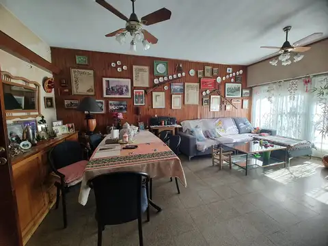 Casa 5 ambientes con 1 baño
