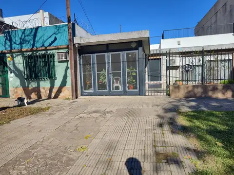 Casa de 3 dormitorios con patio en venta - Jorge Cura