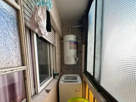 Vendo en Almagro. Amplio Departamento de 4 Ambientes con Balcón