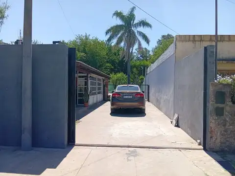 CASA EN VENTA EN ALVAREZ CON PILETA