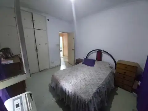 CASA TODO EN PLANTA BAJA EN VILLA SARMIENTO. VENTA