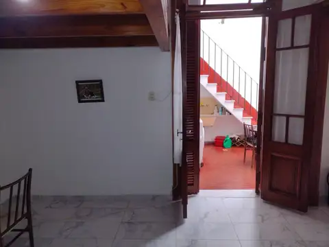 Amplio PH 4amb. Constitución 3150 a una Cuadra Garay- Luminoso Reciclado- info whatsapp 