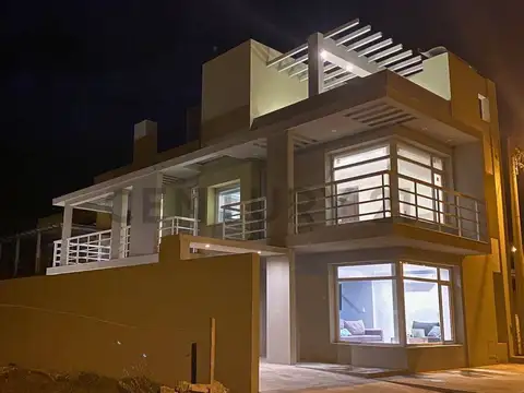 48 e/ Costanera y Avenida 27 , Piso 0