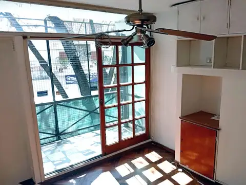 Neuquen 1900, Piso 1x esc