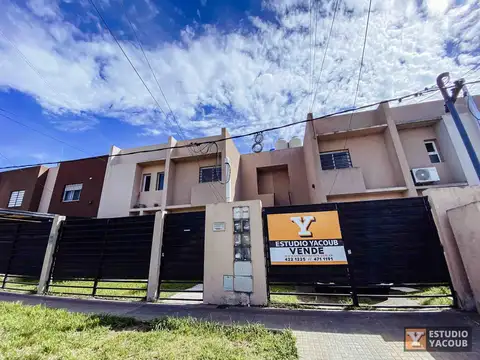 Depto Tipo Casa en Venta en Los Hornos, USD 49.000