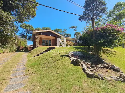 Casa en Mansa, Punta del Este de 3 dormitorios, con parrillero.