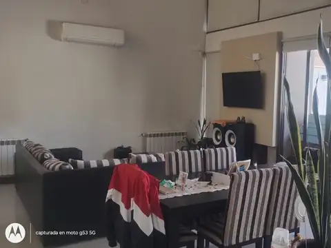 Casa Duplex 4ta oeste 8 años antiguedad