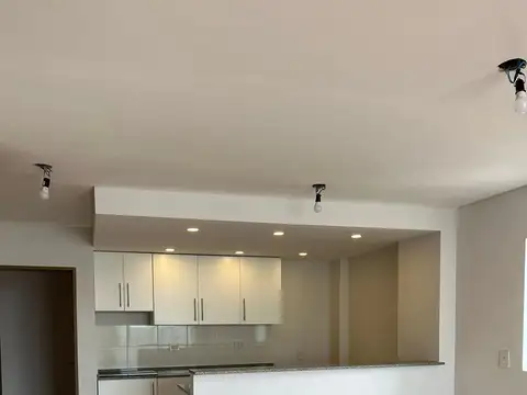 VENTA - Departamento 2 dormitorios, con balcón al frente - Bella Vista, Rosario.