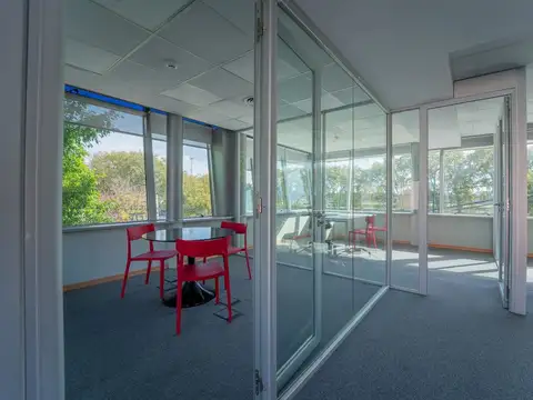 Oficina en Alquiler con 6 cocheras