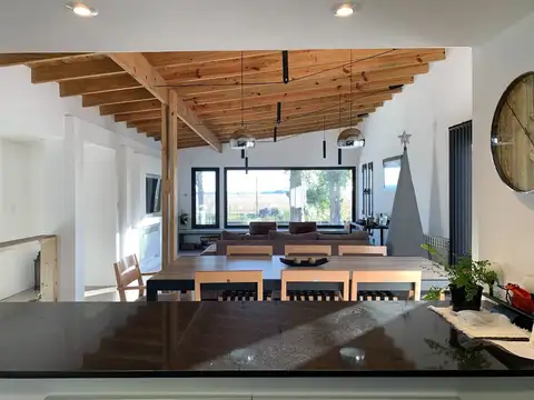 Casa 3 ambientes con 2 baños