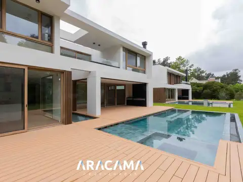 Saint Thomas Este 100