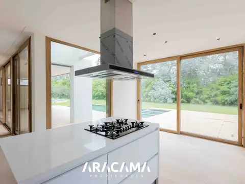 Casa 6 ambientes con 4 baños