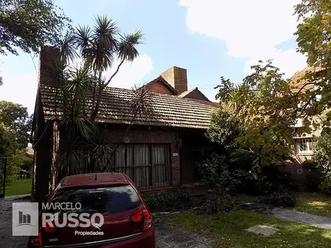 IMPORTANTE CHALET 6 AMBIENTES c/ CONSULTORIOS