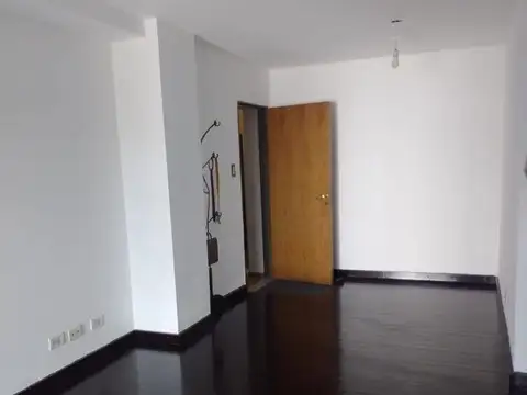 Pedro Tuella 800, Piso 02