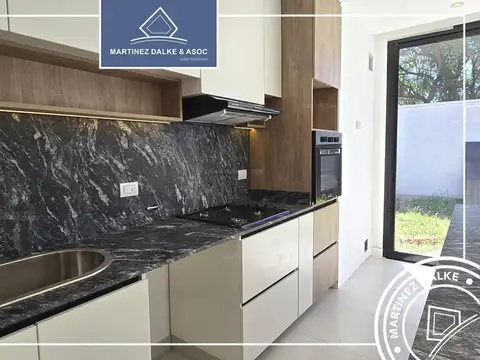 Casa 4 ambientes con 3 baños