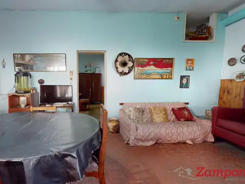 Casa 7 ambientes con 2 baños