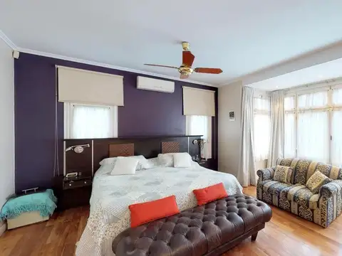 Casa en Venta con 4 cocheras