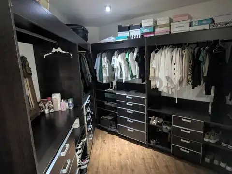 Casa en excelente estado, barrio privado Cerro de la Capilla, challao. Mendoza