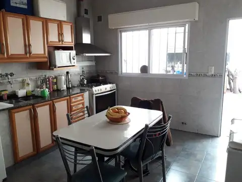 FLORES 3 Amb PH FRENTE 112 m2 TOTALES C/ ¡PATIO y PARRILLA!