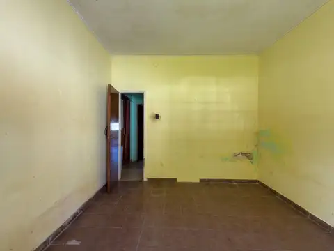 Casa 6 ambientes con 2 baños