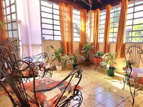 VENTA CASA 3 AMB  CASEROS COCH PATIO LOTE PROPIO