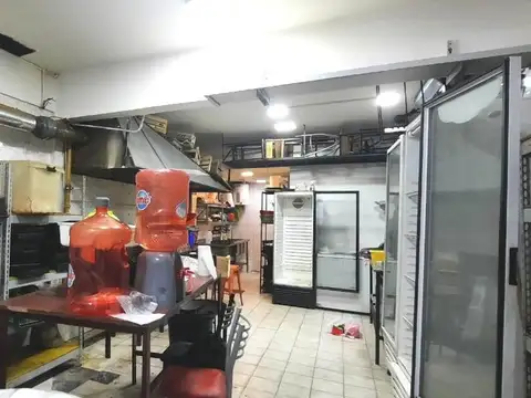 LOCAL 4 X 17.   68 M2 .SIN COLUMNAS. NO TIENE GAS .