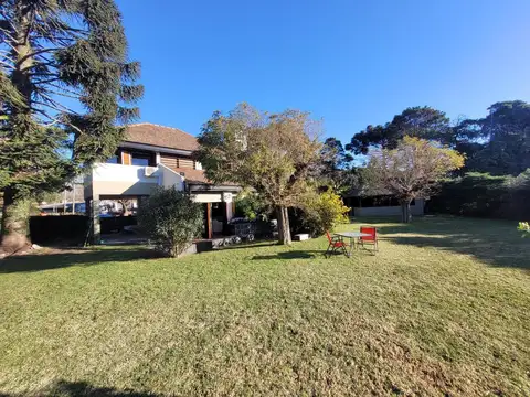 Casa en Venta con parque - Villa Elisa