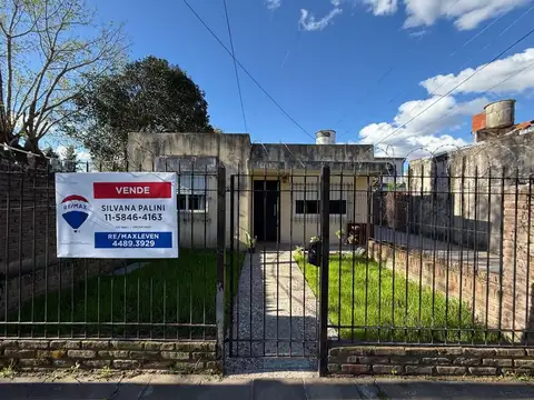 VENTA DE CASA  5 AMBIENTES CON GARAGE