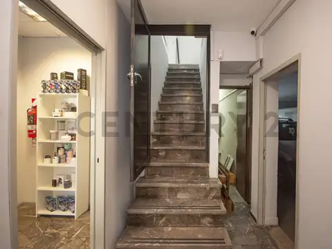 Esteban De Luca 1500, Piso 0