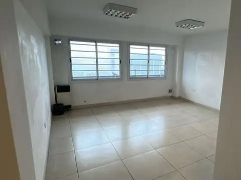 Oficina en Alquiler en Lanus Oeste, $ 400.000