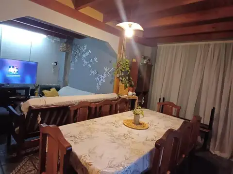 Barrio Vuriloche, Casa y departamento anexo