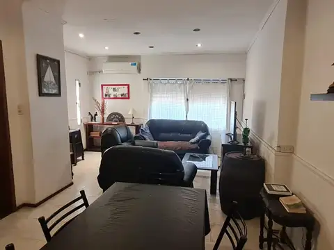 Casa 6 ambientes con 2 baños