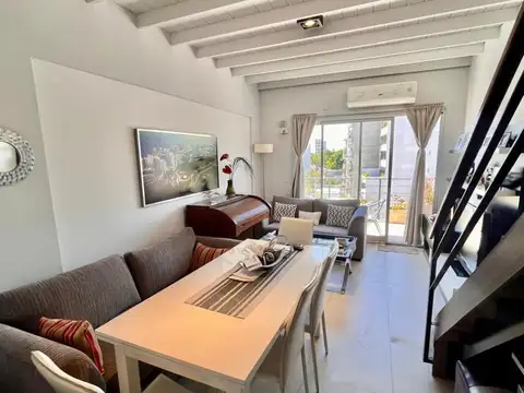 Depto tipo Duplex - Venta - 3 amb con patio.   V. Ballester