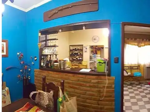 Casa 4 ambientes con 2 baños