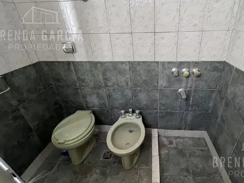 Casa Céntrica En Dos Plantas En Venta- Colón Entre Ríos.