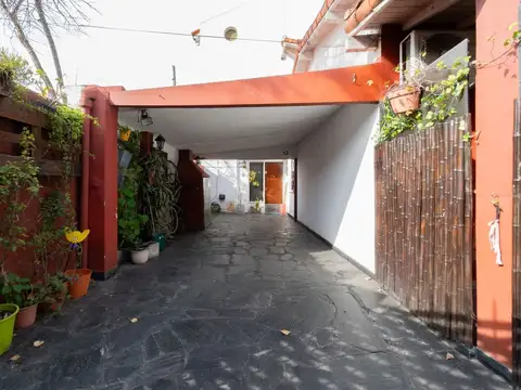 Depto Tipo Casa 4 ambientes con 2 baños