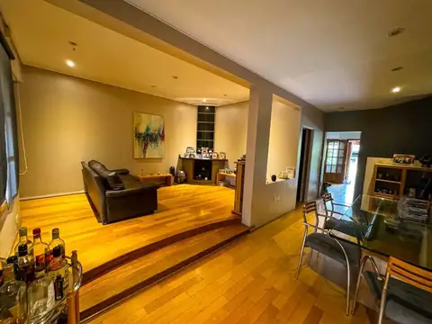 VENTA CASA 5 AMBIENTES CON JARDIN Y COCHERA