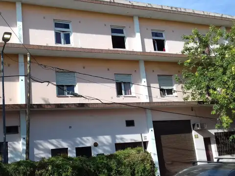 EXCEPCIONAL EDIFICIO SOBRE AVENIDA BALBIN A METROS DE LA ESTACIÓN - CON HOTEL HABILITADO