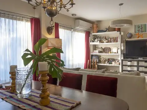 Casa de  4 ambientes con cochera y dependencia en venta en San Isidro