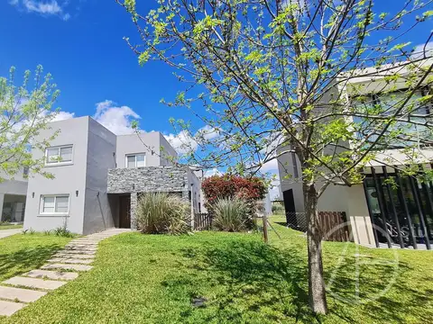 Casa de 5 ambientes en alquiler anual con muebles en Araucarias Puertos Escobar