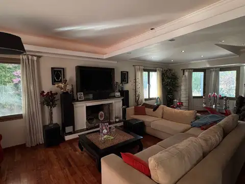 Casa 7 ambientes con 4 baños