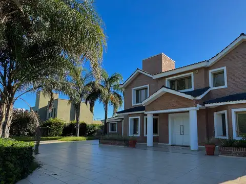 Venta casa 3 dormitorios con quincha y pileta en country San Isidro Villa allende